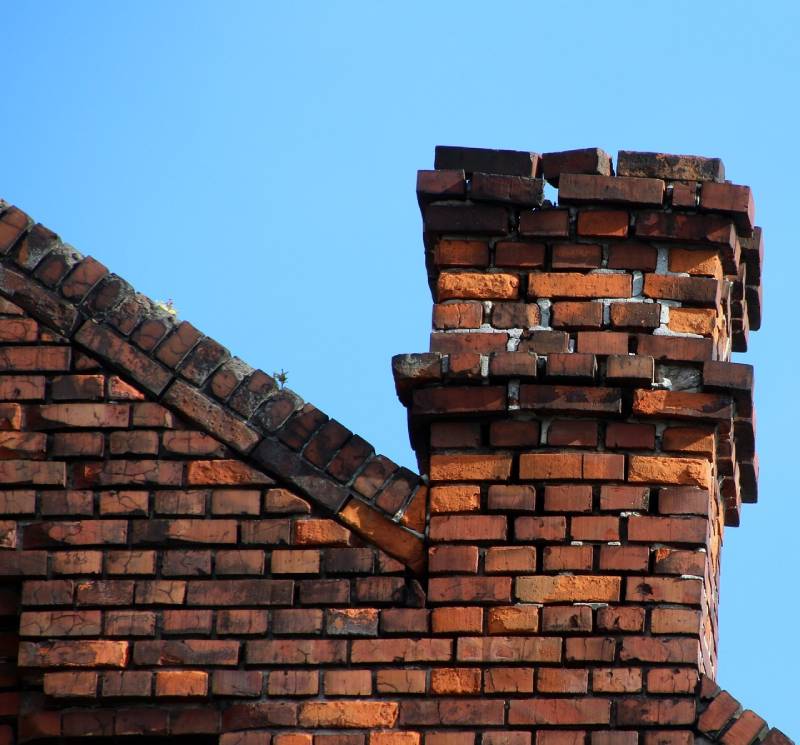 Signs Your Porter Ranch Home Needs a Chimney Inspection Damaged chimney on an Porter Ranch home showing cracks and missing mortar